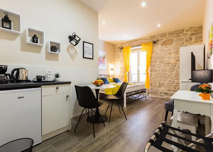 Angie شقة زادار