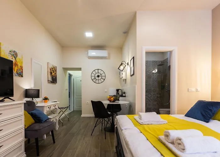 Angie شقة زادار